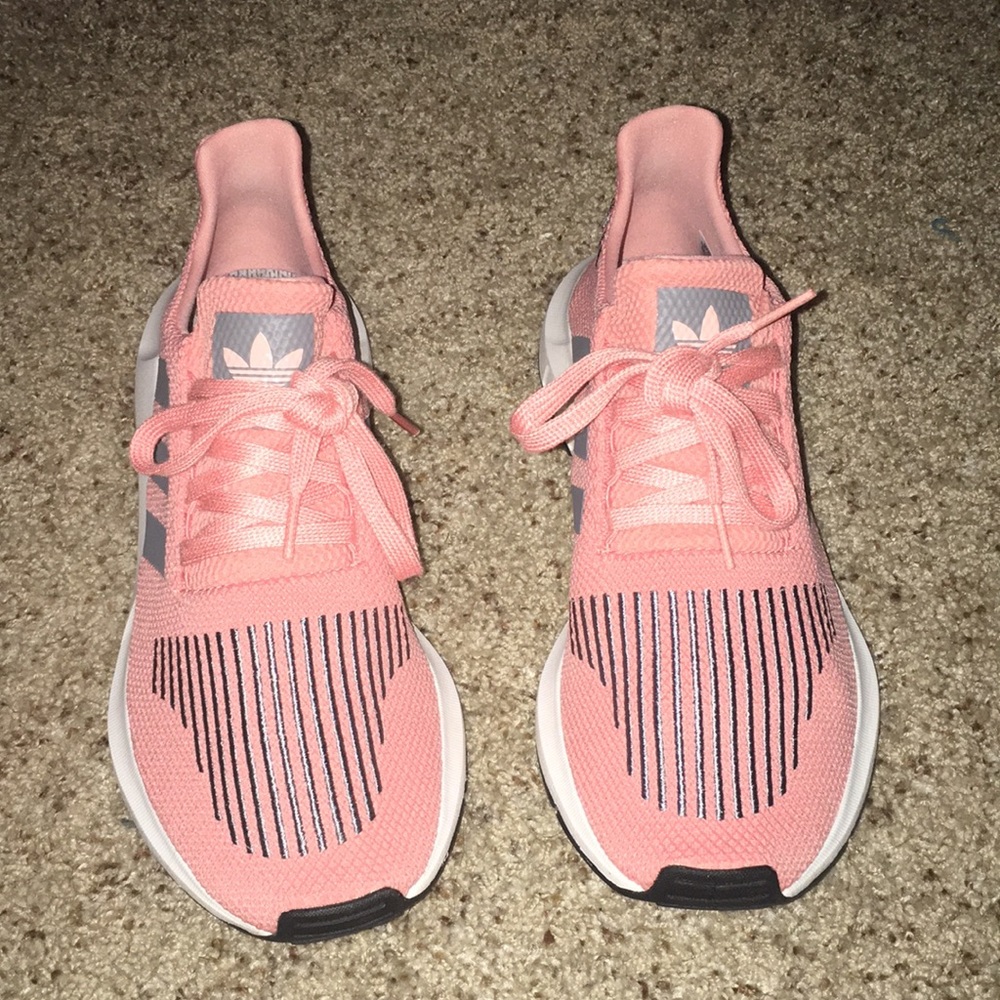 Adidas Swift Run shoes • women’s • size 8 1/2